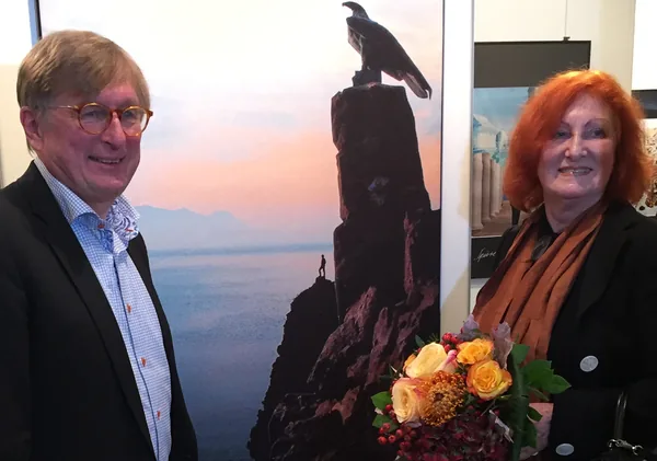 Flughafenchef Dr. Michael Kerkloh mit Valeska vor „Weitblick“