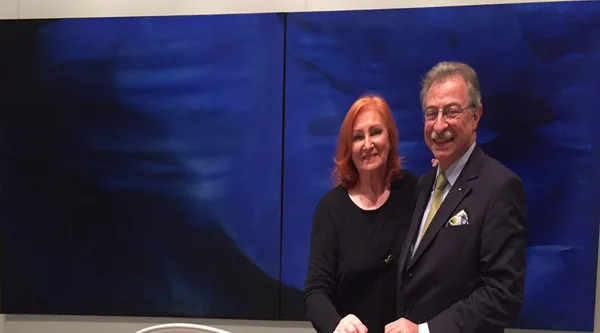 BDI-Präsident Prof. Dieter Kempf mit Valeska vor „Tiefenrausch“
